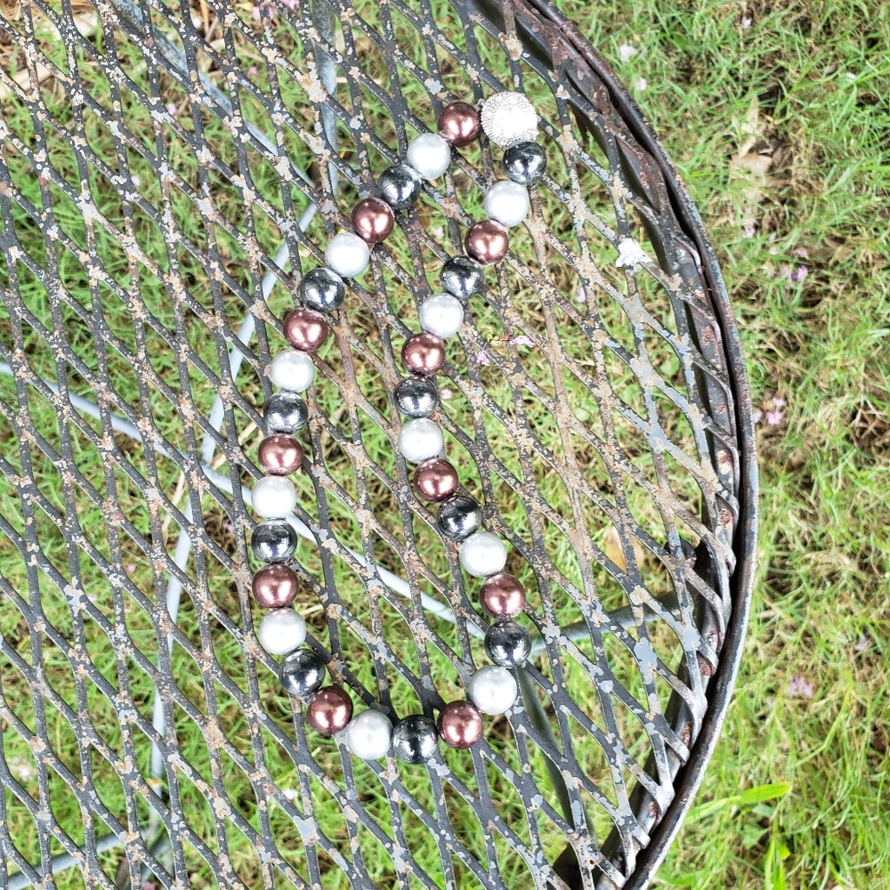 2/$12 Lot of 3 costume necklaces - Picture 2 of 10